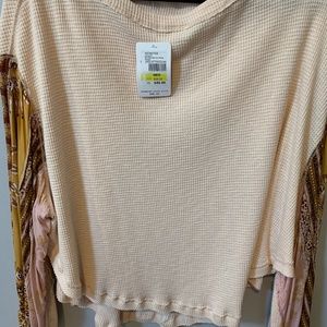BRAND NEW FREE PEOPLE DETAILED SLEEVE TOP